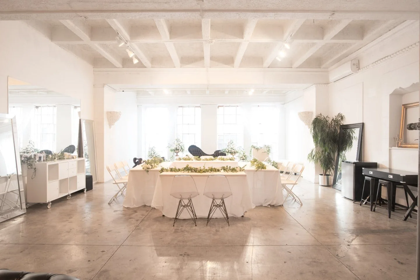 DTLA Grand Loft with High Ceilings — 5