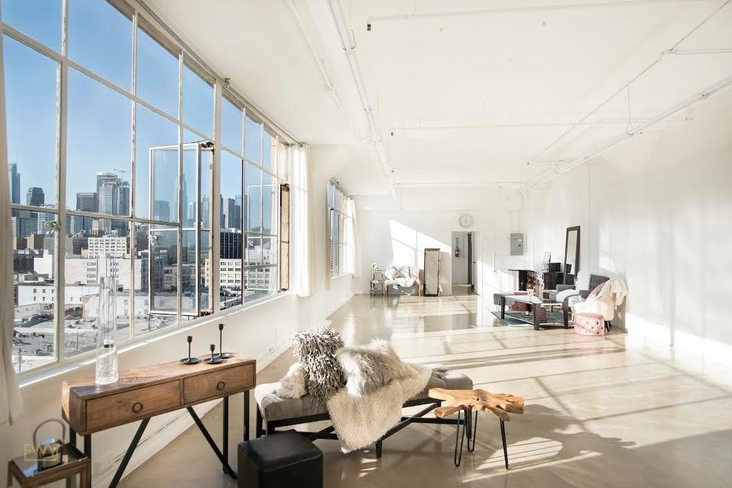 DTLA Skyline View Studio in Fashion District, 158 sqm, photo shoot, pop-up rental in Los Angeles