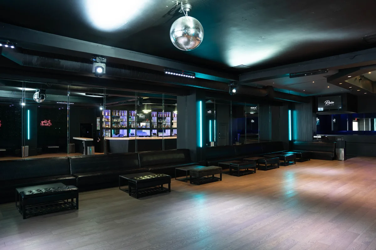 Dynamic Bar and Lounge for Events and Productions, 372 sqm, private event, pop-up rental in Los Angeles, second interior view