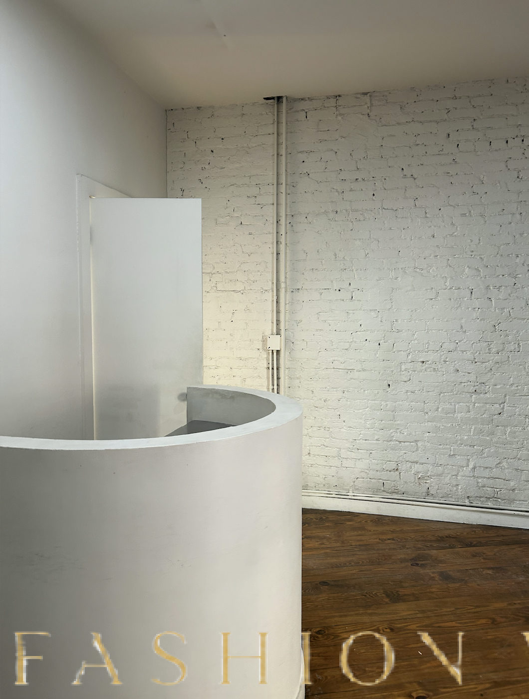 East Village Storefront Next to Tompkins Square Park, 42 sqm, retail activation, pop-up rental in New York, second interior…