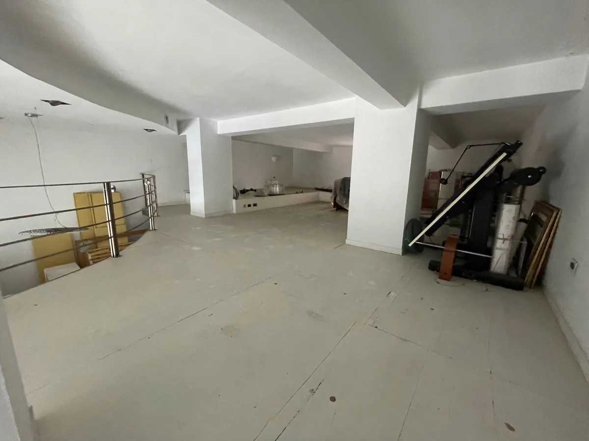 Elegant 130m2 Commercial Property with Mezzanine, 130 sqm, retail activation, pop-up rental in Avellino, third interior view