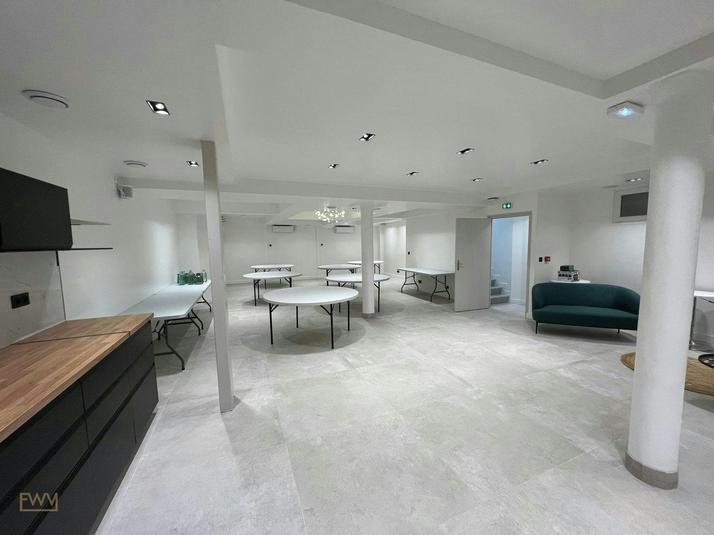 Elegant 440 sqm Event and Showroom Space in Paris 17th