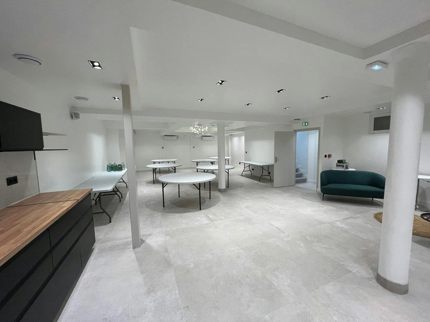 Elegant 440 sqm Event and Showroom Space in Paris 17th