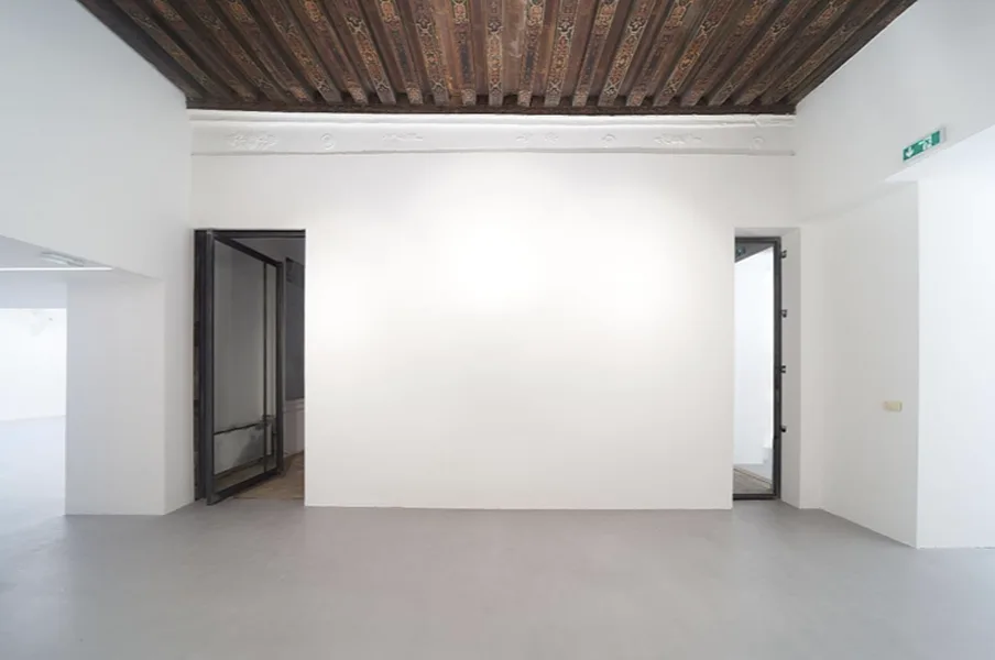 Elegant 640m2 Gallery for Events in Le Marais, 640 sqm, art exhibition, pop-up rental in Paris, third interior view