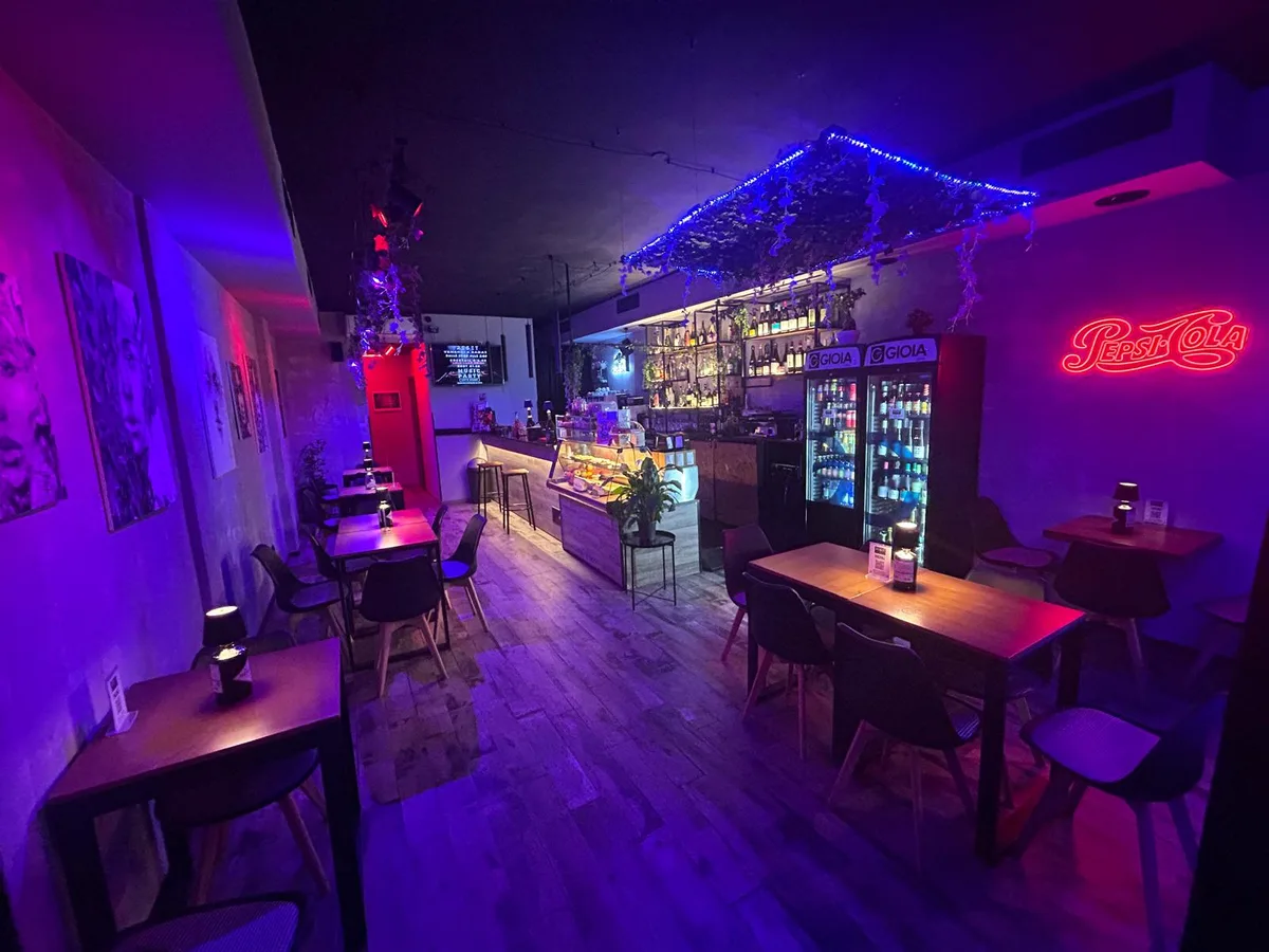 Elegant and Inviting Cocktail Bar Space, 60 sqm, cocktail reception, pop-up rental in Roma, interior view