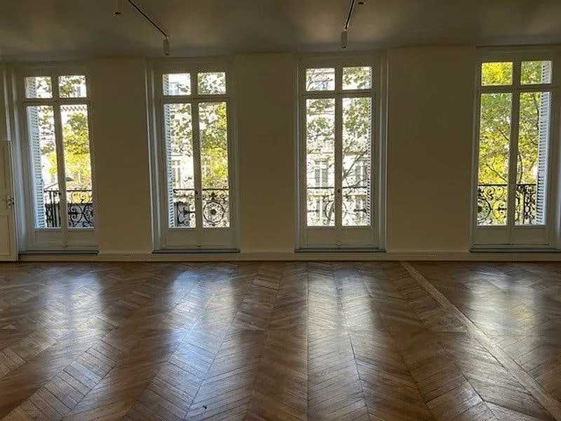 Elegant Apartment on Boulevard Haussmann, Paris 8th — 3