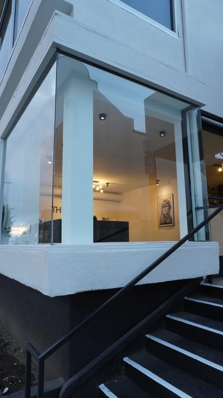 Elegant Boutique and Salon on Melrose Avenue — 3