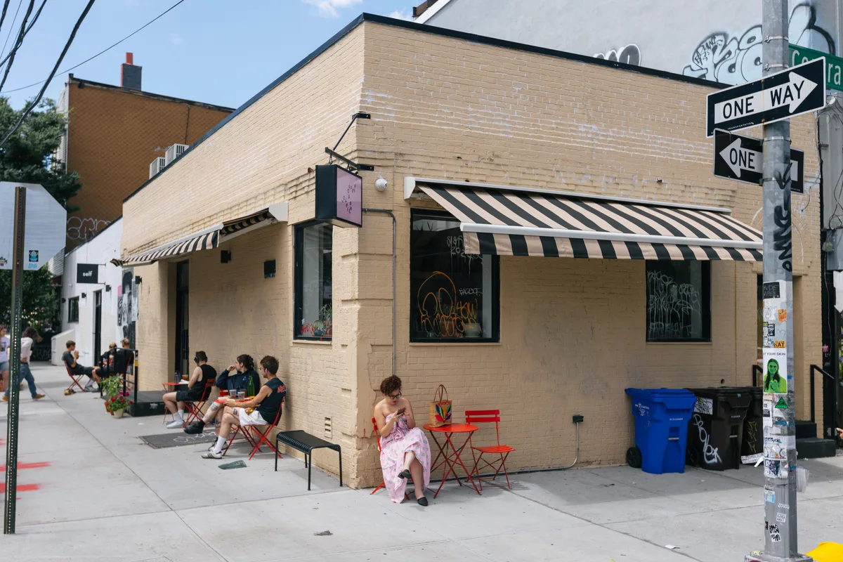 Elegant Cafe Space with Kitchen and Ample Seating, 93 sqm, retail activation, pop-up rental in Brooklyn, interior view