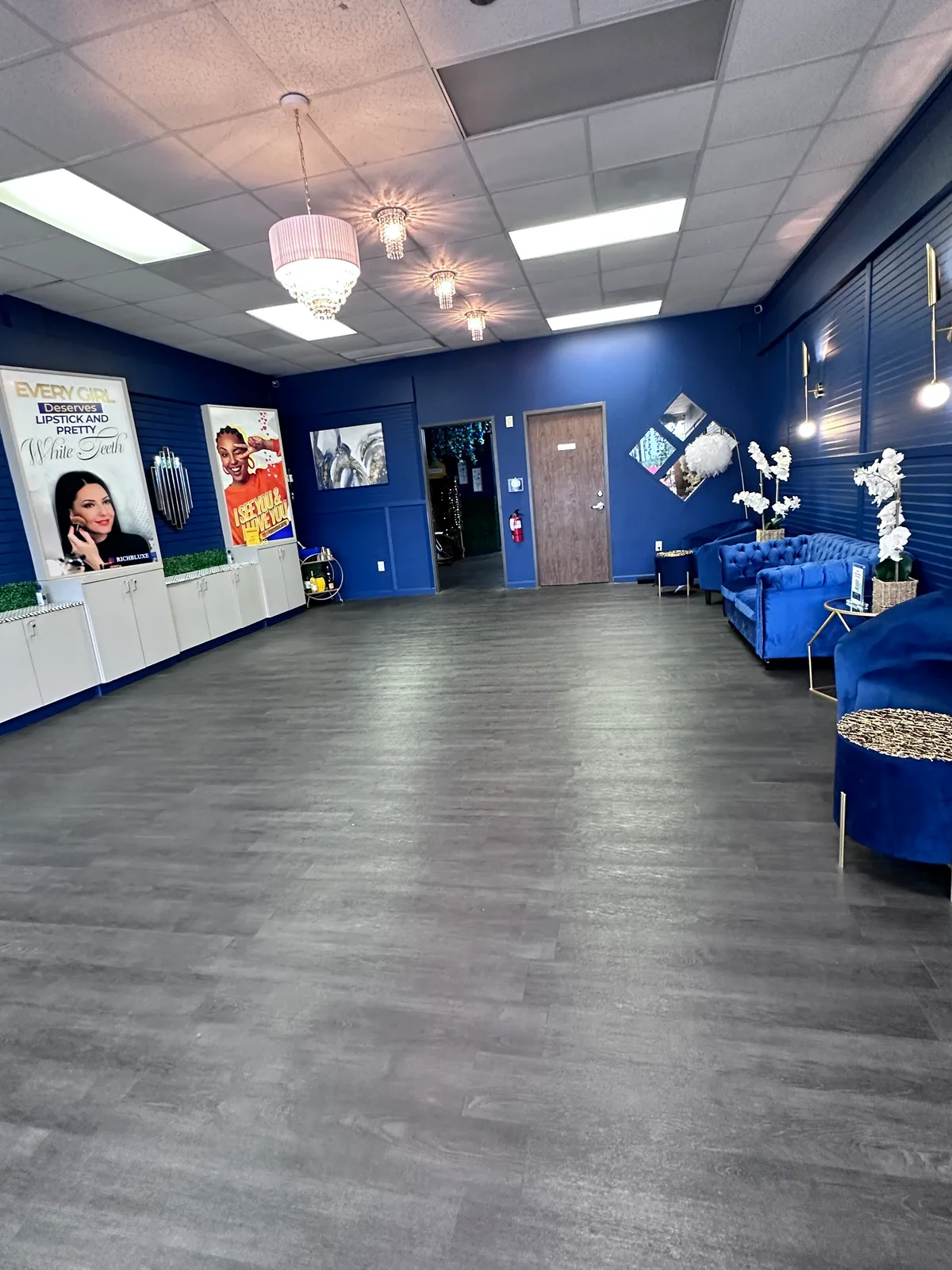 Elegant Event Space with Full Amenities, 116 sqm, cocktail reception, pop-up rental in Spring, second interior view