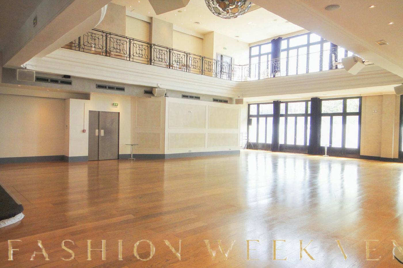 Elegant Event Space with Stunning Open Design, 1000 sqm, showroom presentation, pop-up rental in Paris