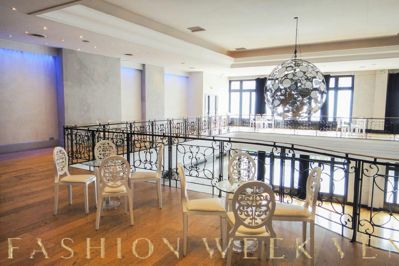 Elegant Event Space with Stunning Open Design, 1000 sqm, showroom presentation, pop-up rental in Paris, third interior view