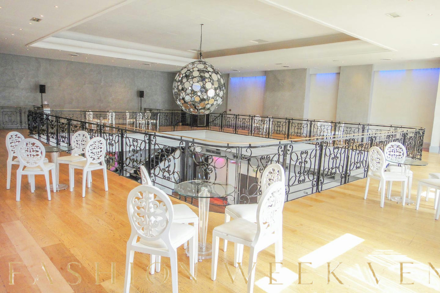 Elegant Event Space with Stunning Open Design, 1000 sqm, showroom presentation, pop-up rental in Paris, additional interior…