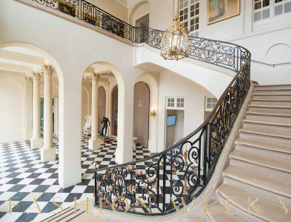 Elegant Historic Venue with Modern Amenities, 100 sqm, cocktail reception, pop-up rental in Paris, interior view