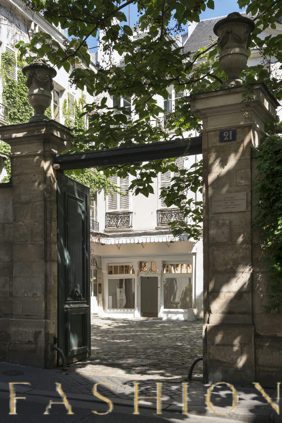 Elegant Loft Space for Fashion Events in Saint-Germain-des-Prés, 59 sqm, fashion showroom, pop-up rental in Paris, additiona…