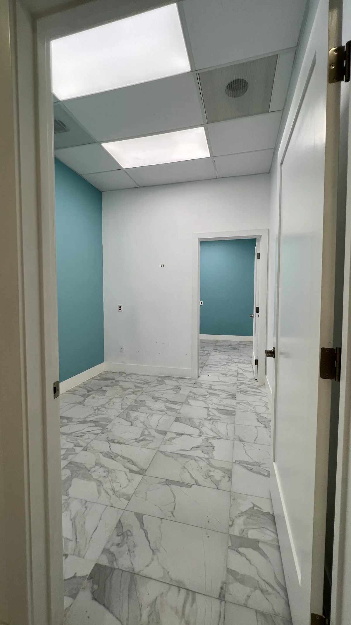 Elegant Medical Office Space with Spacious Reception Area, 214 sqm, photo shoot, pop-up rental in Garden Grove, third interi…
