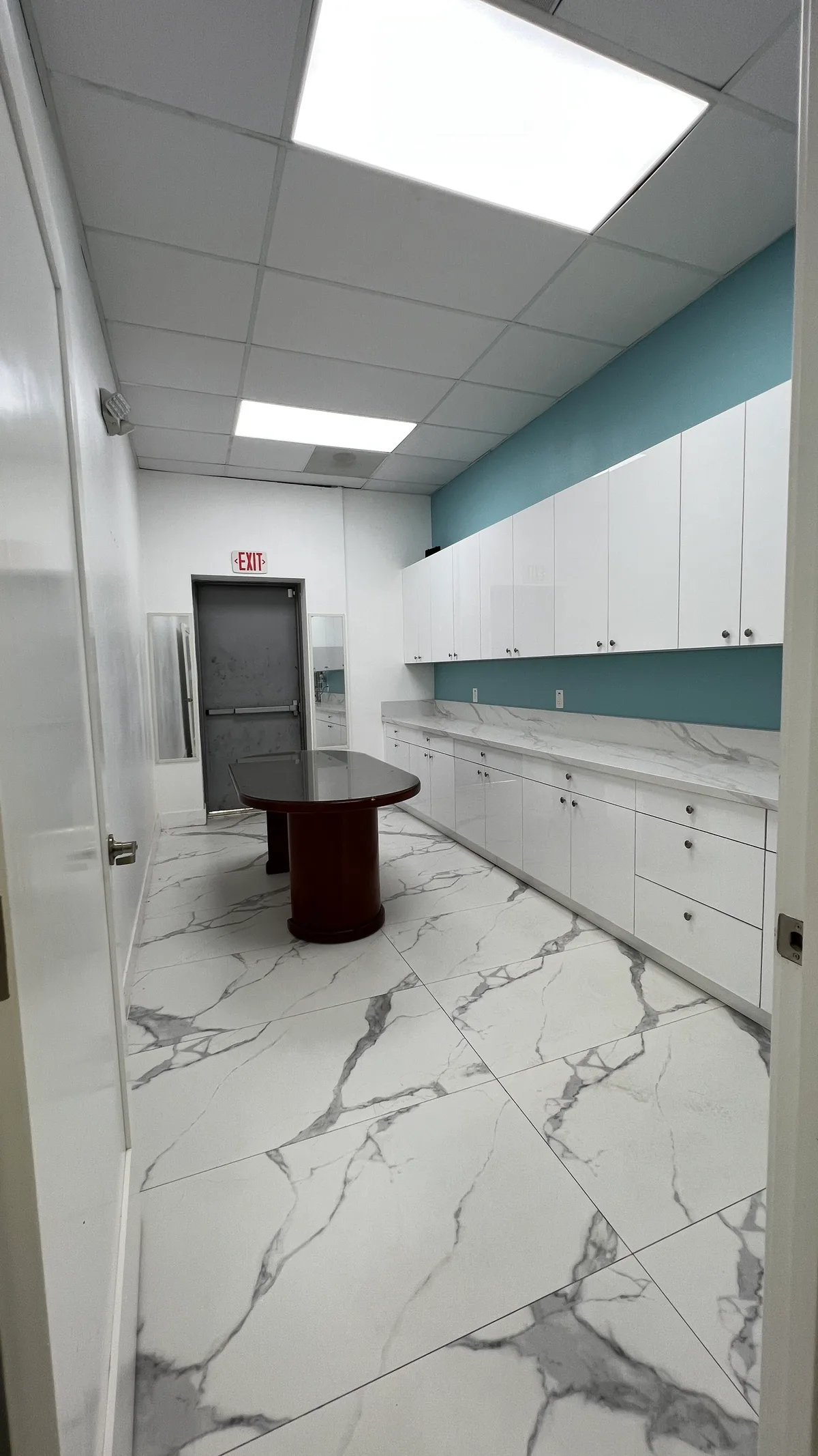 Elegant Medical Office Space with Spacious Reception Area, 214 sqm, photo shoot, pop-up rental in Garden Grove, additional i…