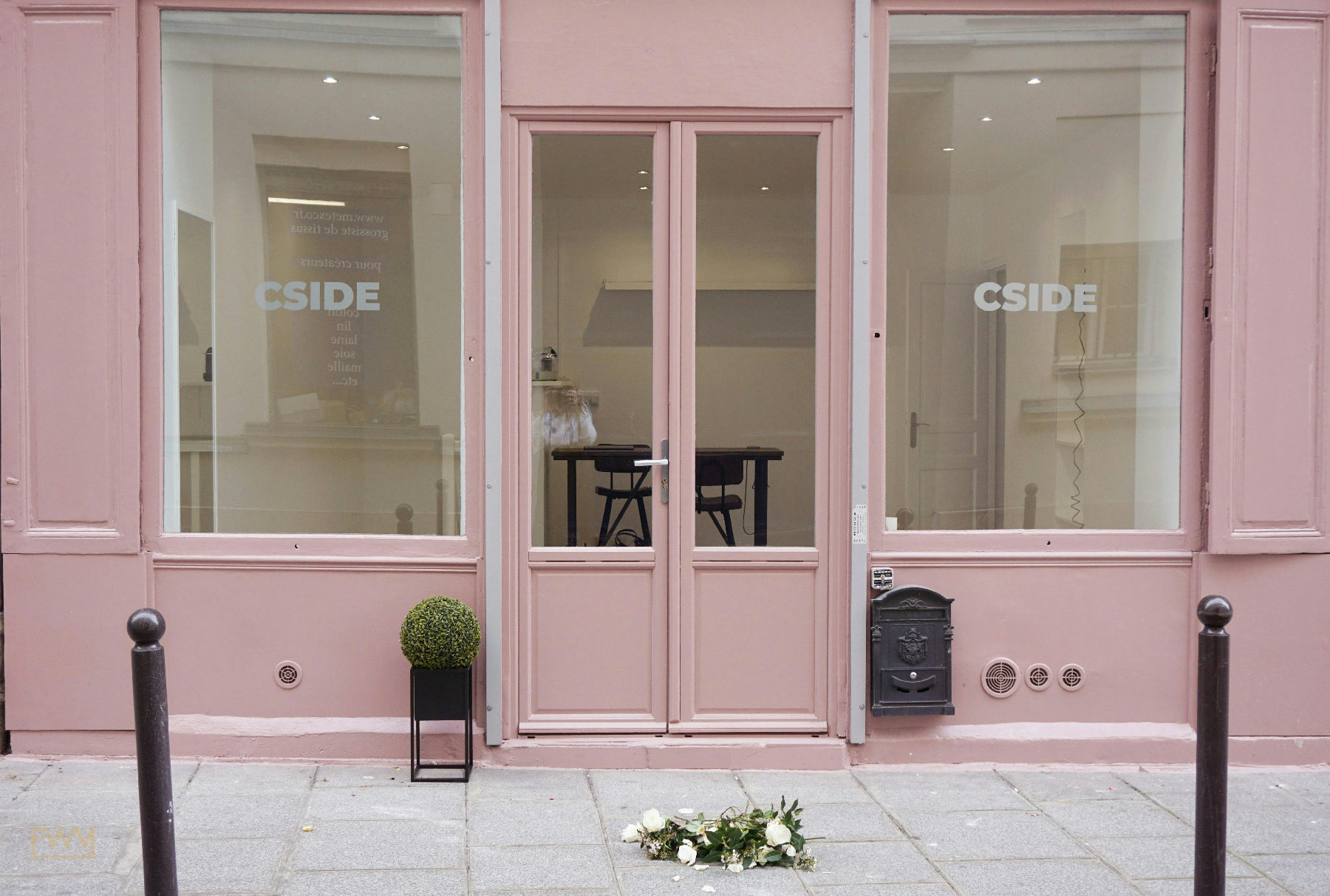 Elegant Pink Pop-Up Boutique at 9 Rue du Croissant, Paris
