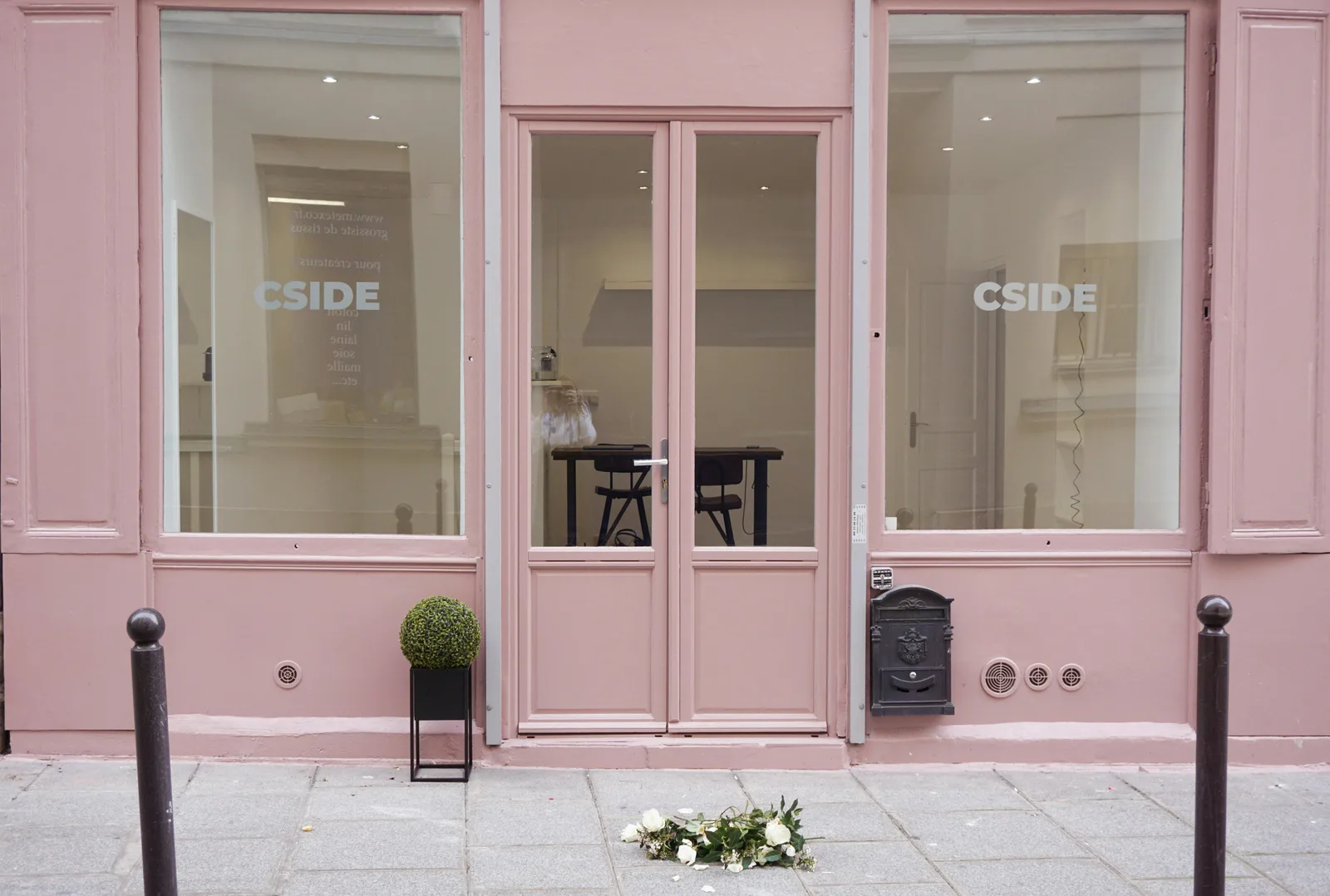 Elegant Pink Pop-Up Boutique at 9 Rue du Croissant, Paris