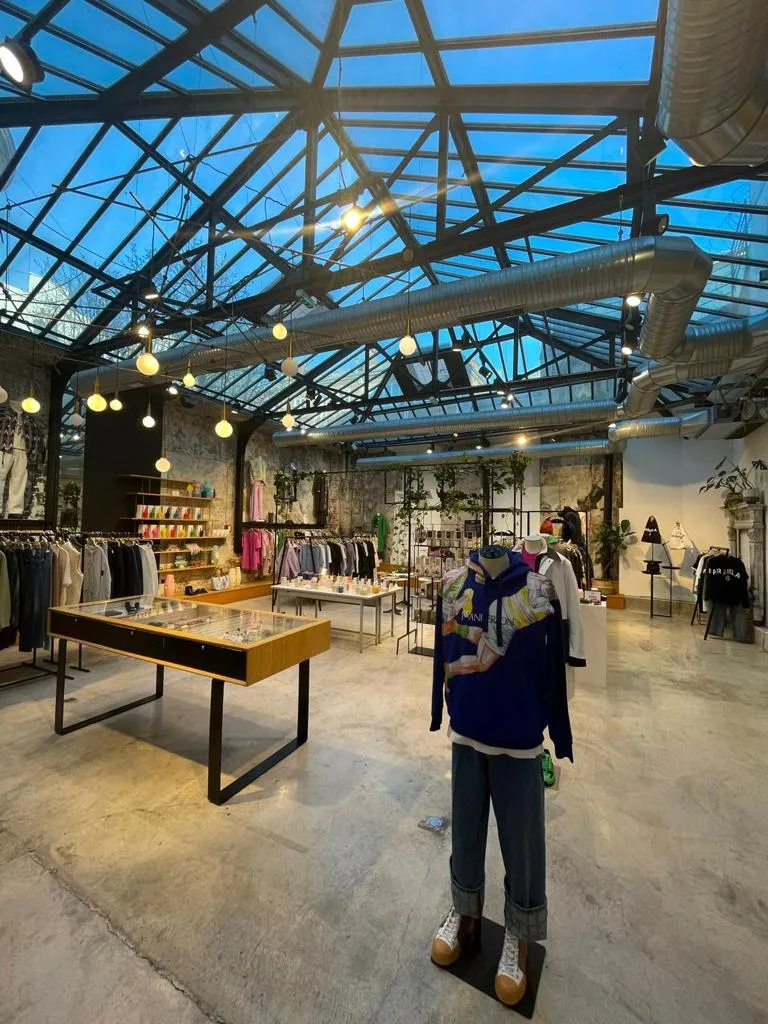 Elegant Pop-Up Space Available in Le Marais — 2
