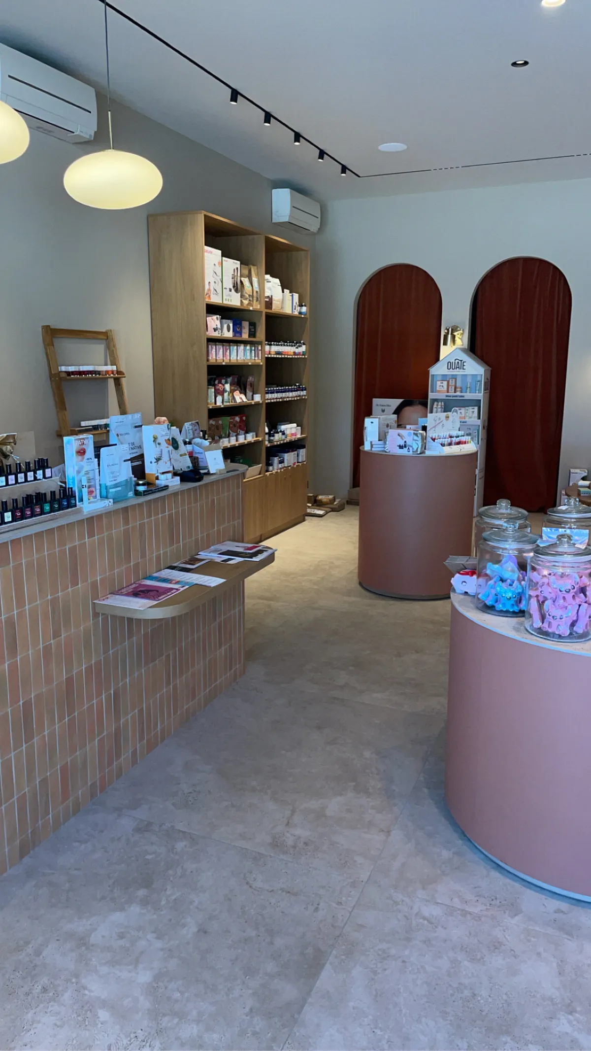 Elegant Pop-Up Space in La Tour de Salvagny, 70 sqm, pop up store in La Tour-de-Salvagny