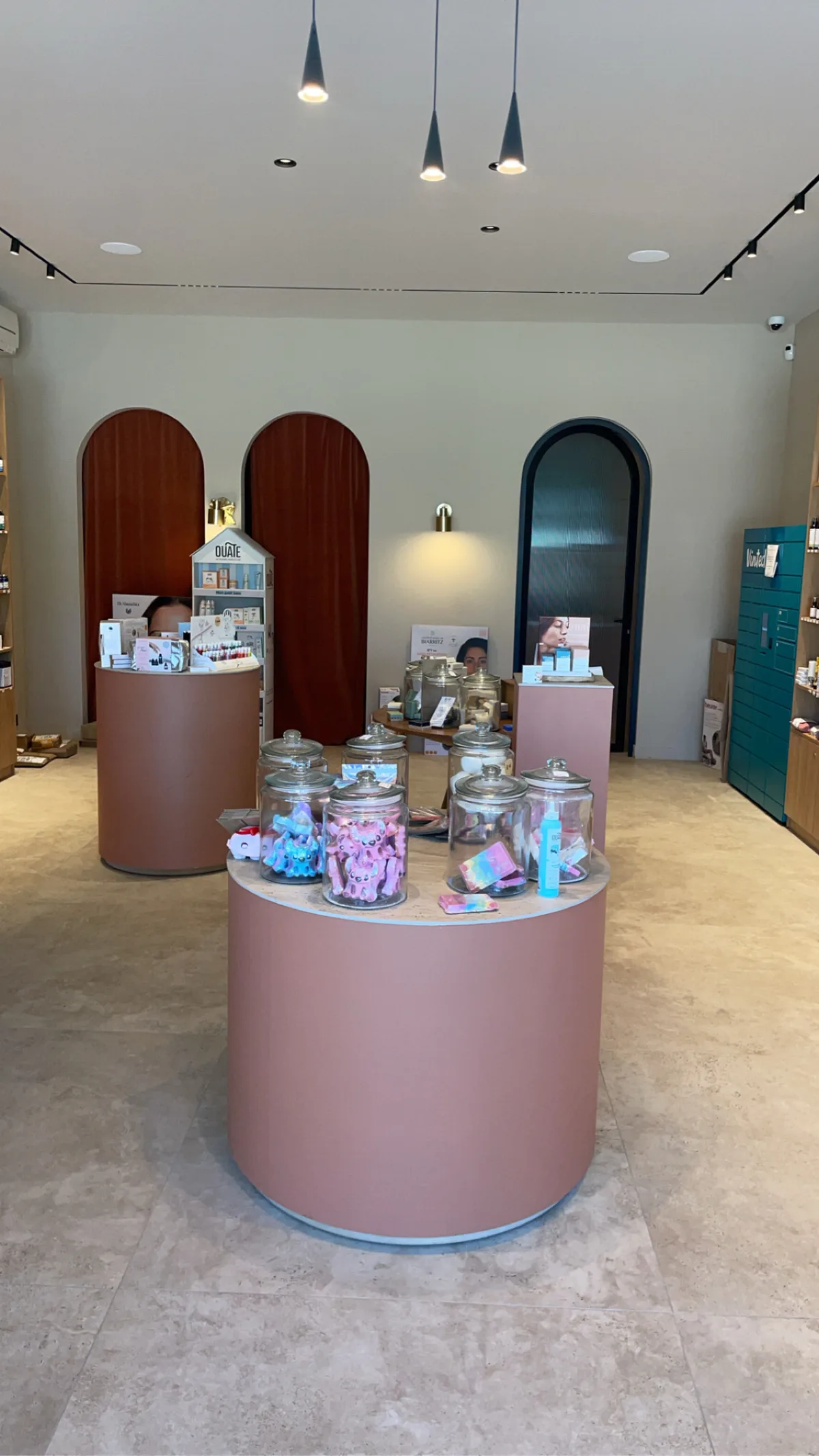 Elegant Pop-Up Space in La Tour de Salvagny, 70 sqm, pop up store in La Tour-de-Salvagny, third interior view
