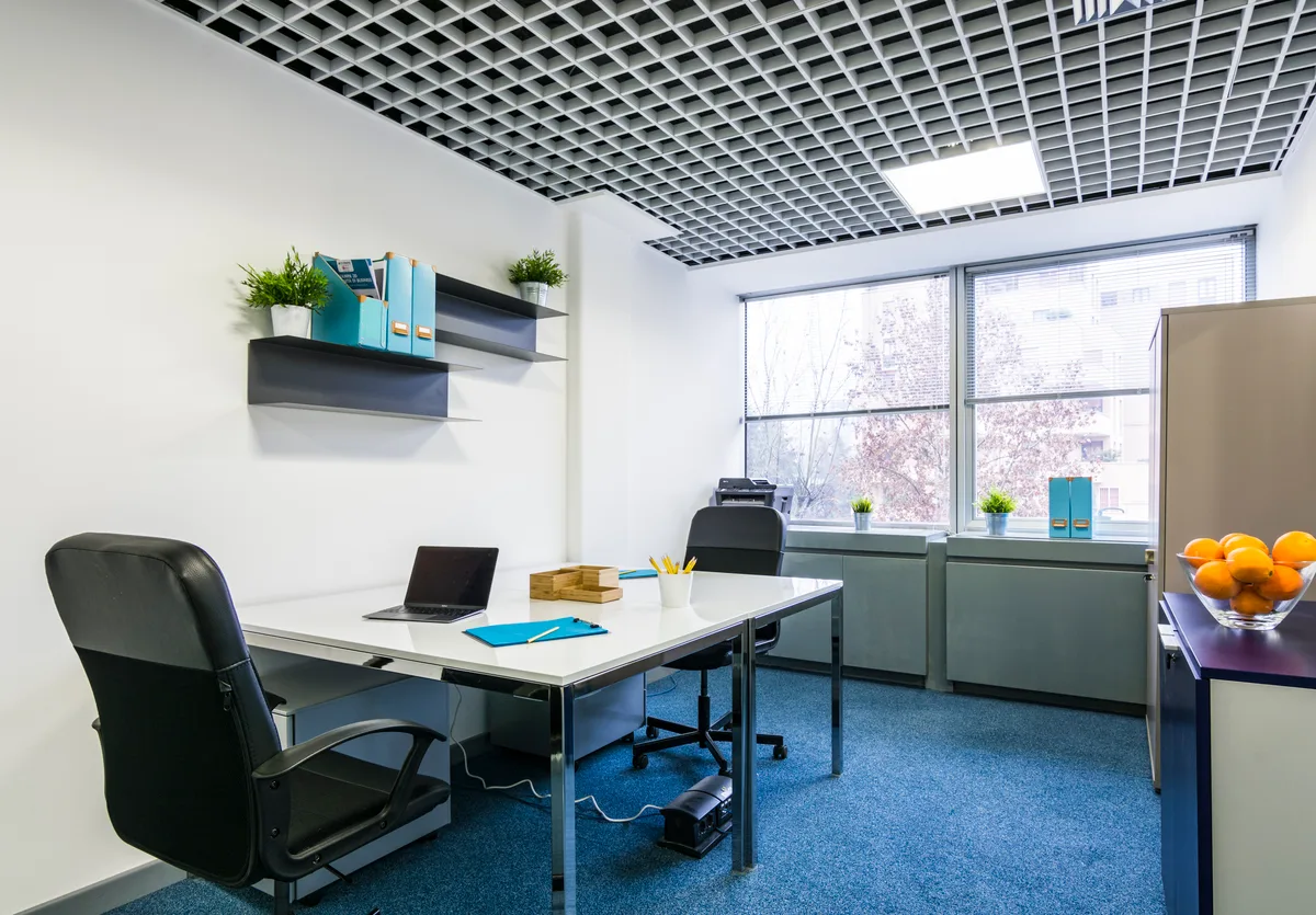 Elegant Private Office in Modern Coworking Space, 18 sqm, showroom presentation, pop-up rental in Milano