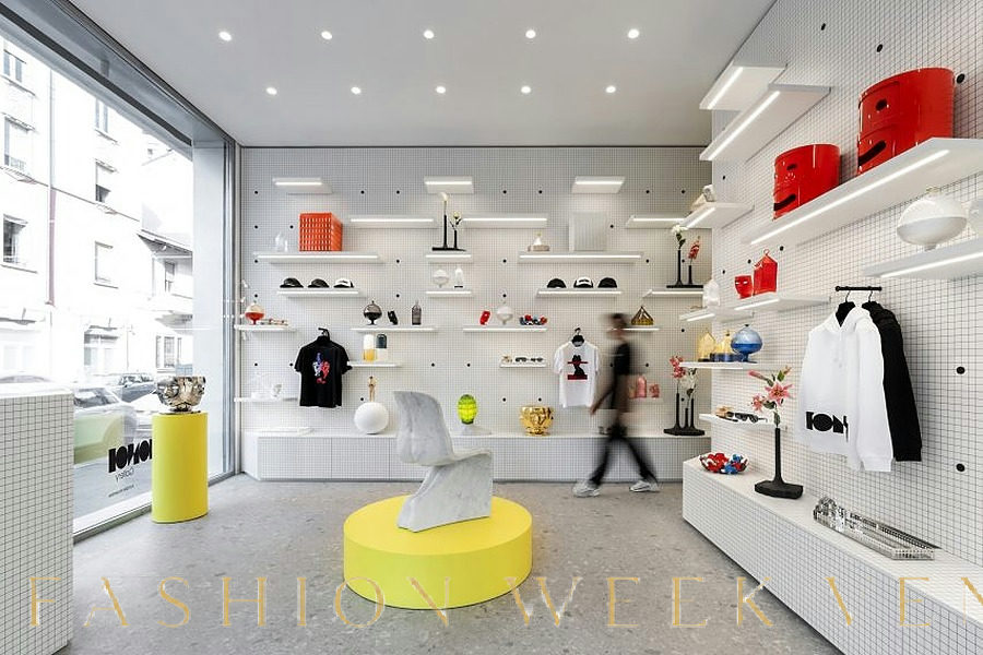 Elegant Renovated Shop with Double Window Display, 40 sqm, retail activation, pop-up rental in Milano