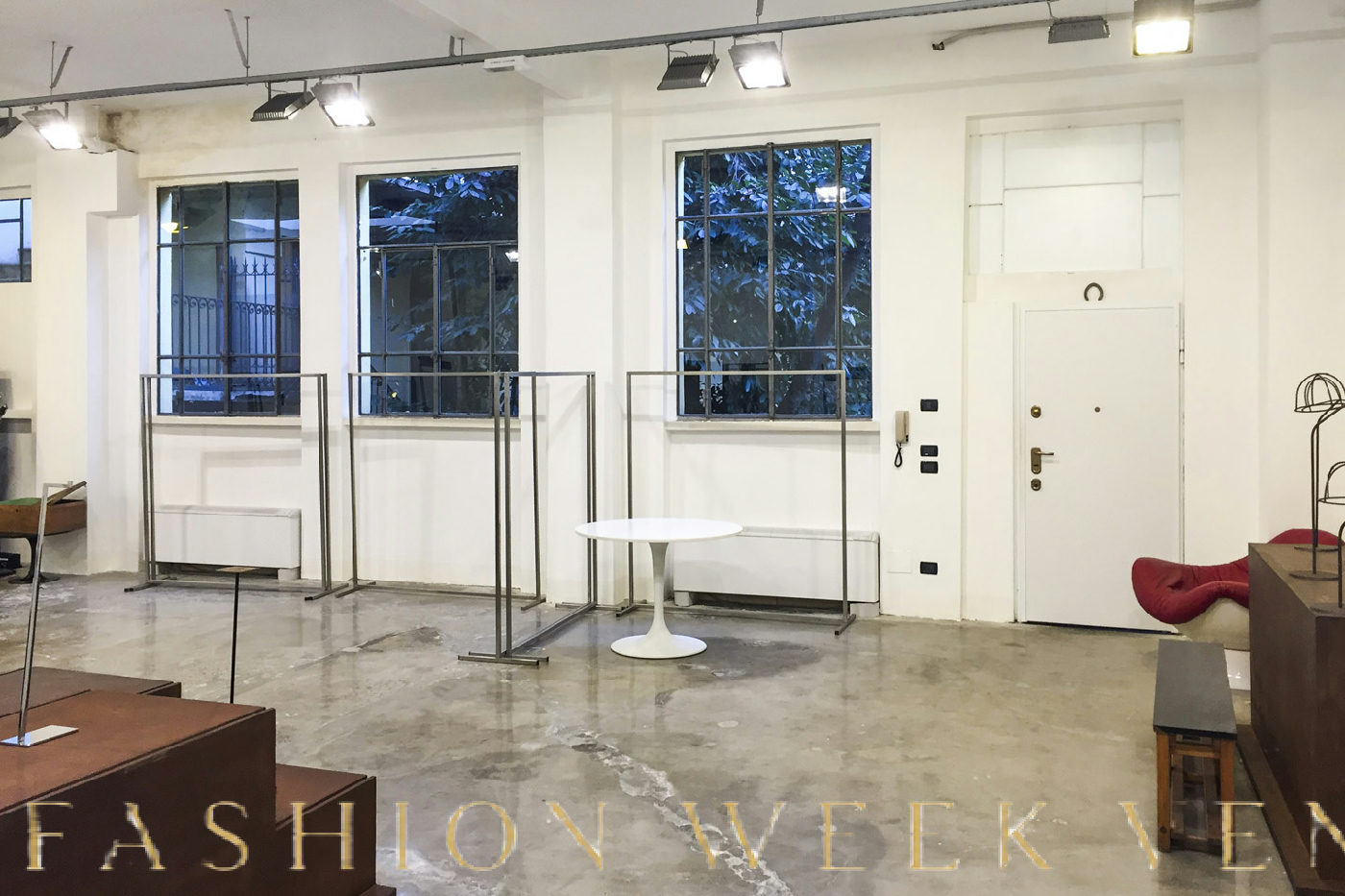 Elegant Showroom in Central Milan Garden Setting, 400 sqm, showroom presentation, pop-up rental in Milano, second interior v…