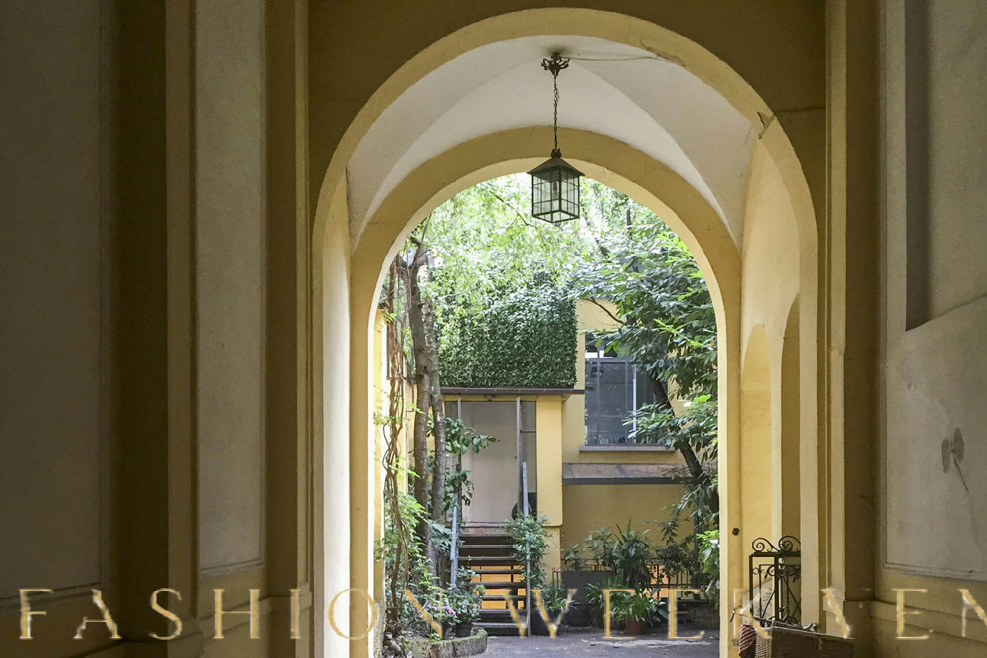 Elegant Showroom in Central Milan Garden Setting, 400 sqm, showroom presentation, pop-up rental in Milano, third interior vi…