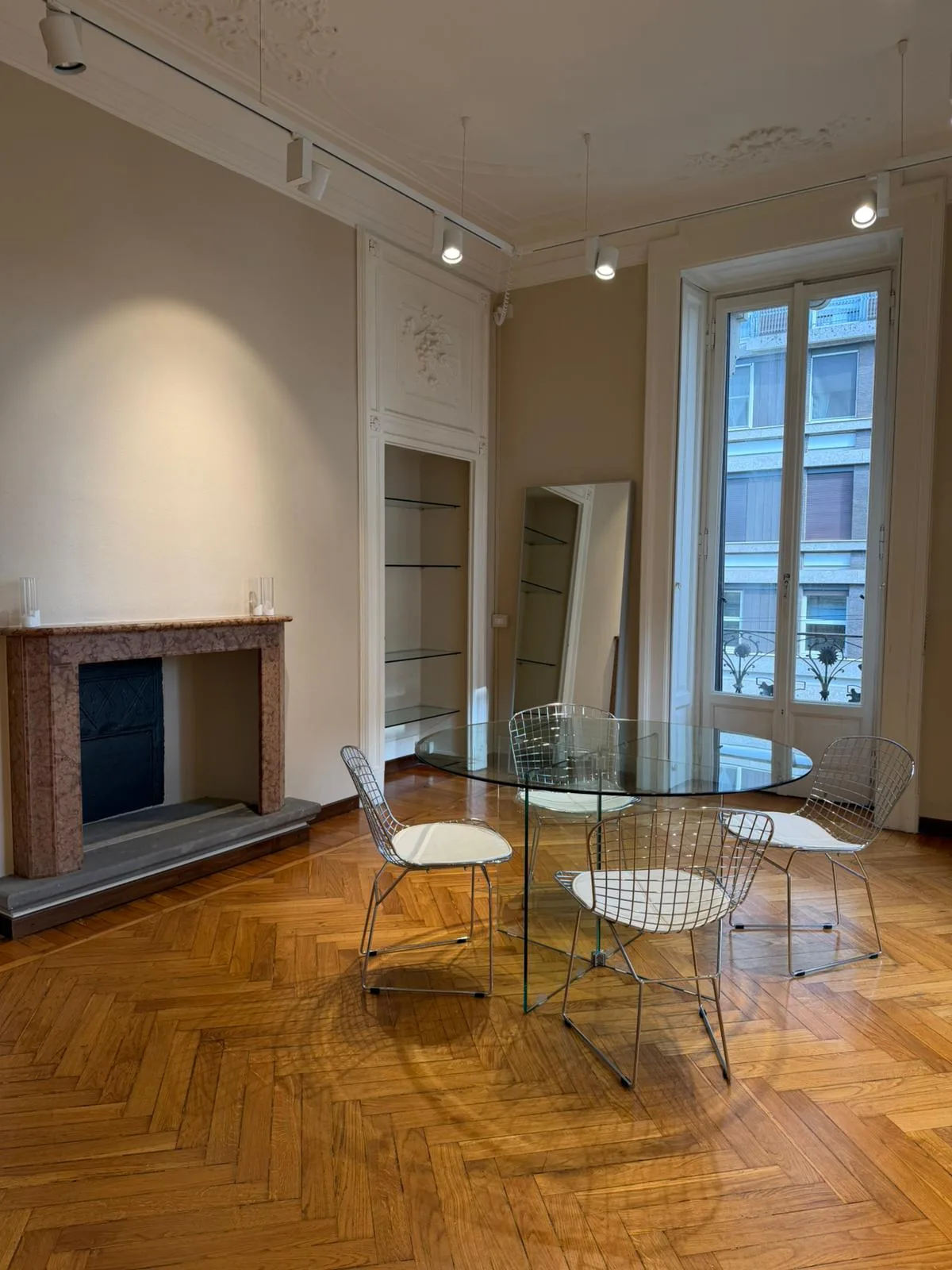 Elegant Showroom in Historic Liberty-style Building, 200 sqm, showroom presentation, pop-up rental in Milano, third interior…