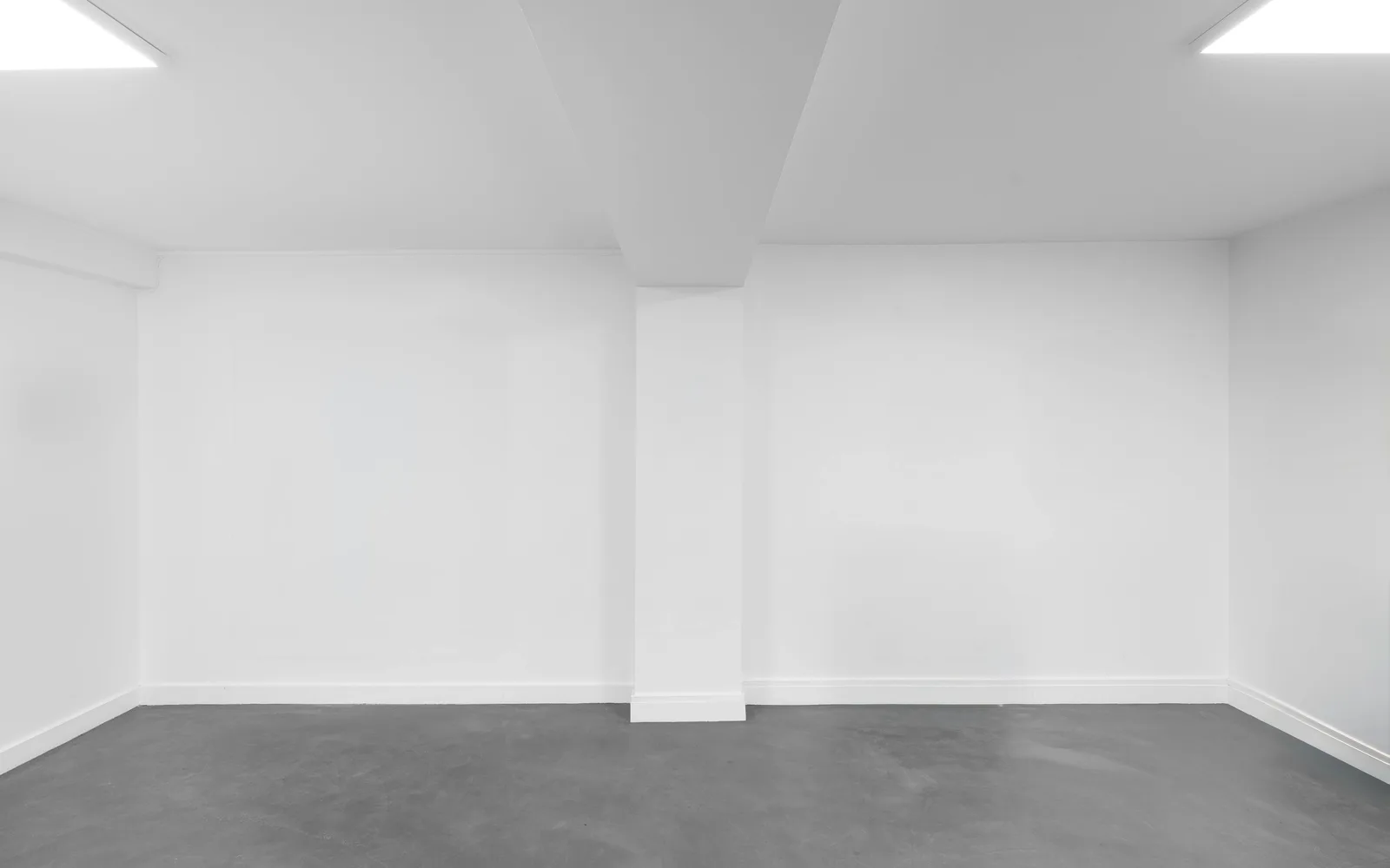 Elegant Showroom Near Pont-Neuf in Saint-Germain-des-Prés — 2