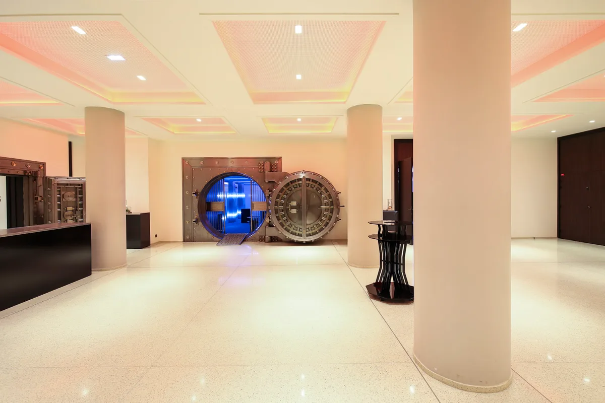 Elegant Showroom Space in Place Vendôme, 1465 sqm, fashion showroom, pop-up rental in Paris, third interior view