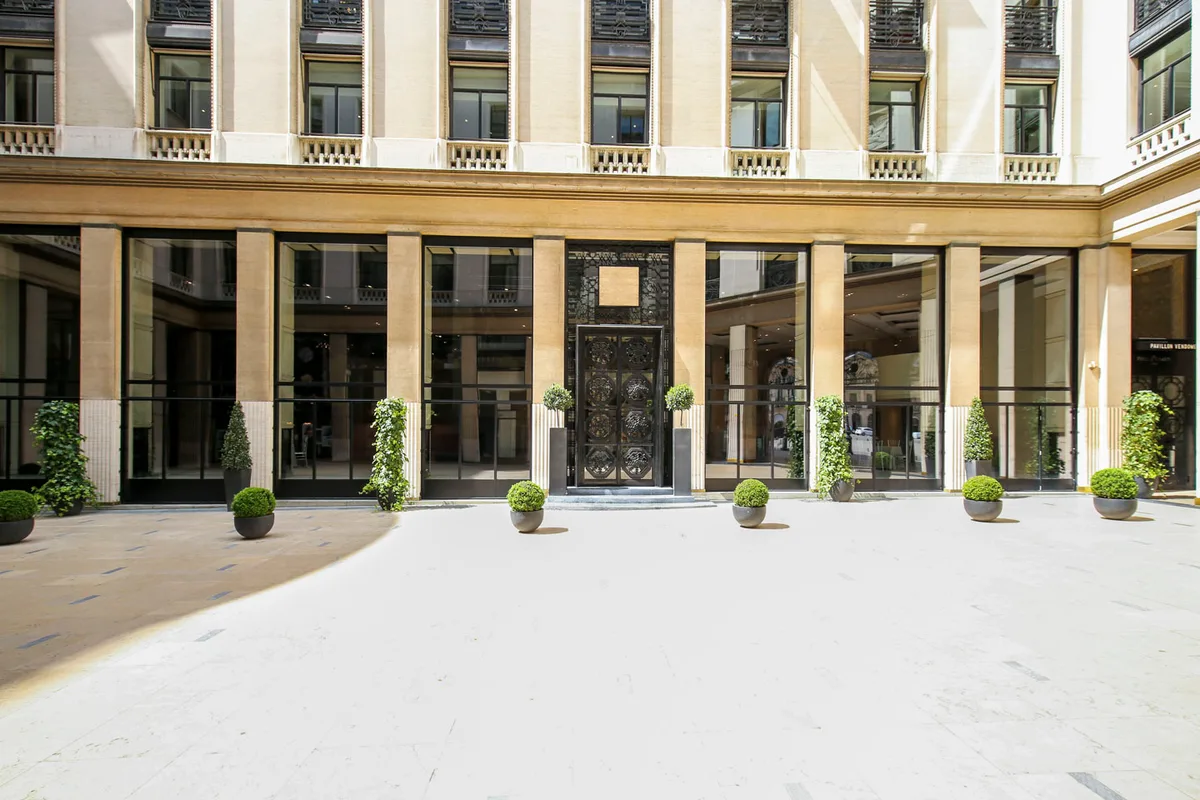 Elegant Showroom Space in Place Vendôme, 1465 sqm, fashion showroom, pop-up rental in Paris, additional interior view