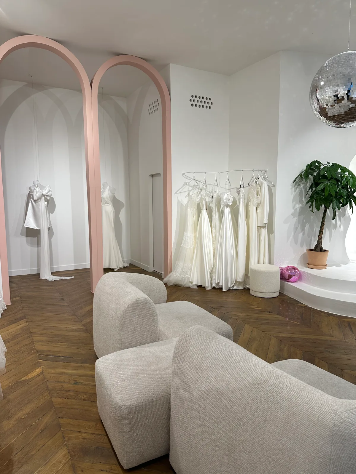 Elegant Showroom with Fitting Rooms and Elevator, 70 sqm, showroom presentation, pop-up rental in Lyon