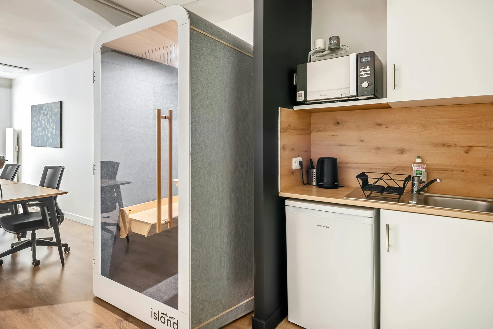 Elegant Temporary Showroom in Paris — 2