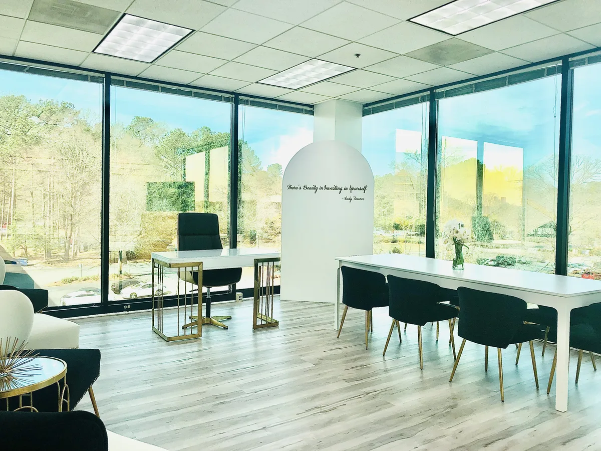Elegant Top Floor Office Space, 139 sqm, photo shoot, pop-up rental in Atlanta