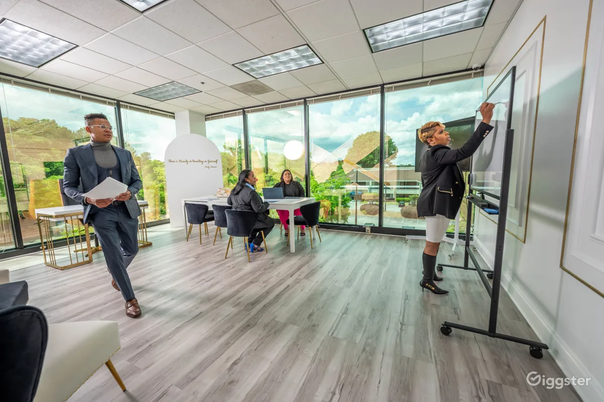 Elegant Top Floor Office Space, 139 sqm, photo shoot, pop-up rental in Atlanta, interior view