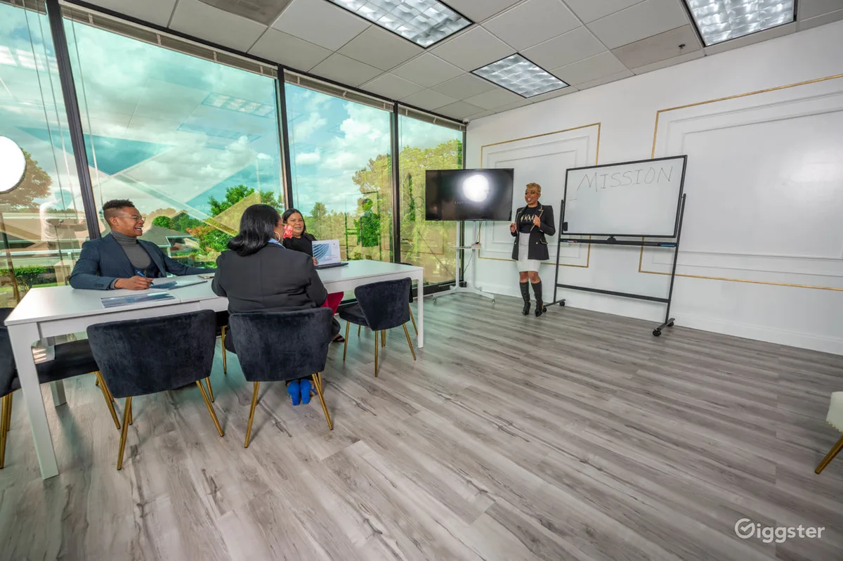Elegant Top Floor Office Space, 139 sqm, photo shoot, pop-up rental in Atlanta, second interior view