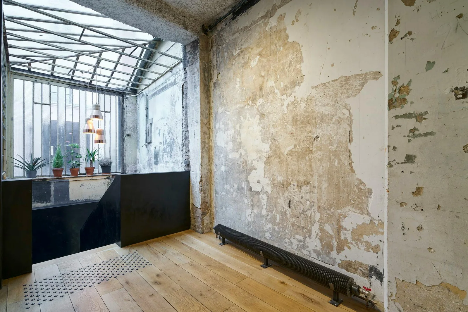 Entire art gallery in Le Marais, Paris — 5