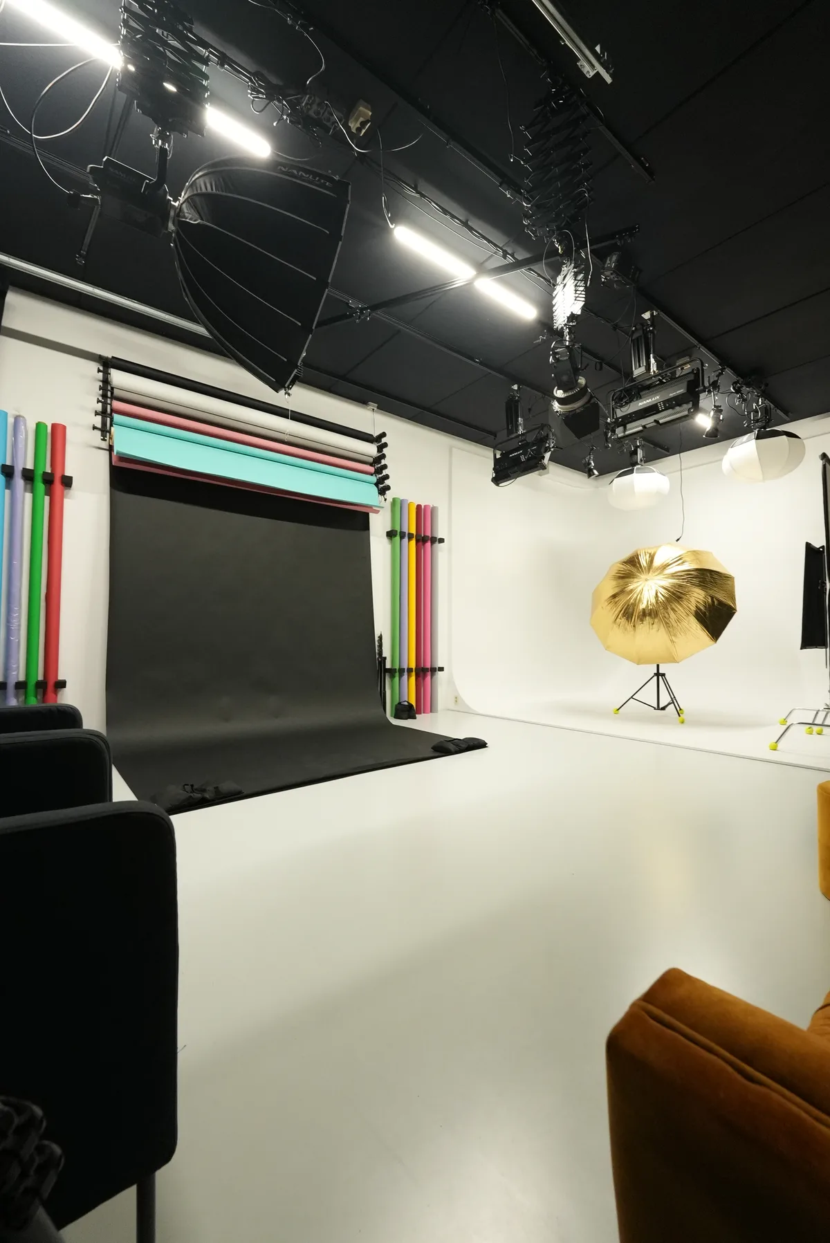Equipped Photo Studio with Make-Up Room in Almere, 140 sqm, photo shoot, pop-up rental, second interior view