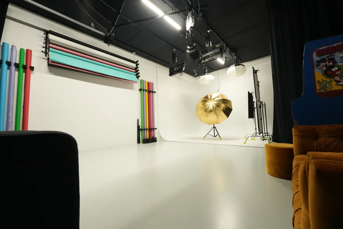 Equipped Photo Studio with Make-Up Room in Almere, 140 sqm, photo shoot, pop-up rental, third interior view