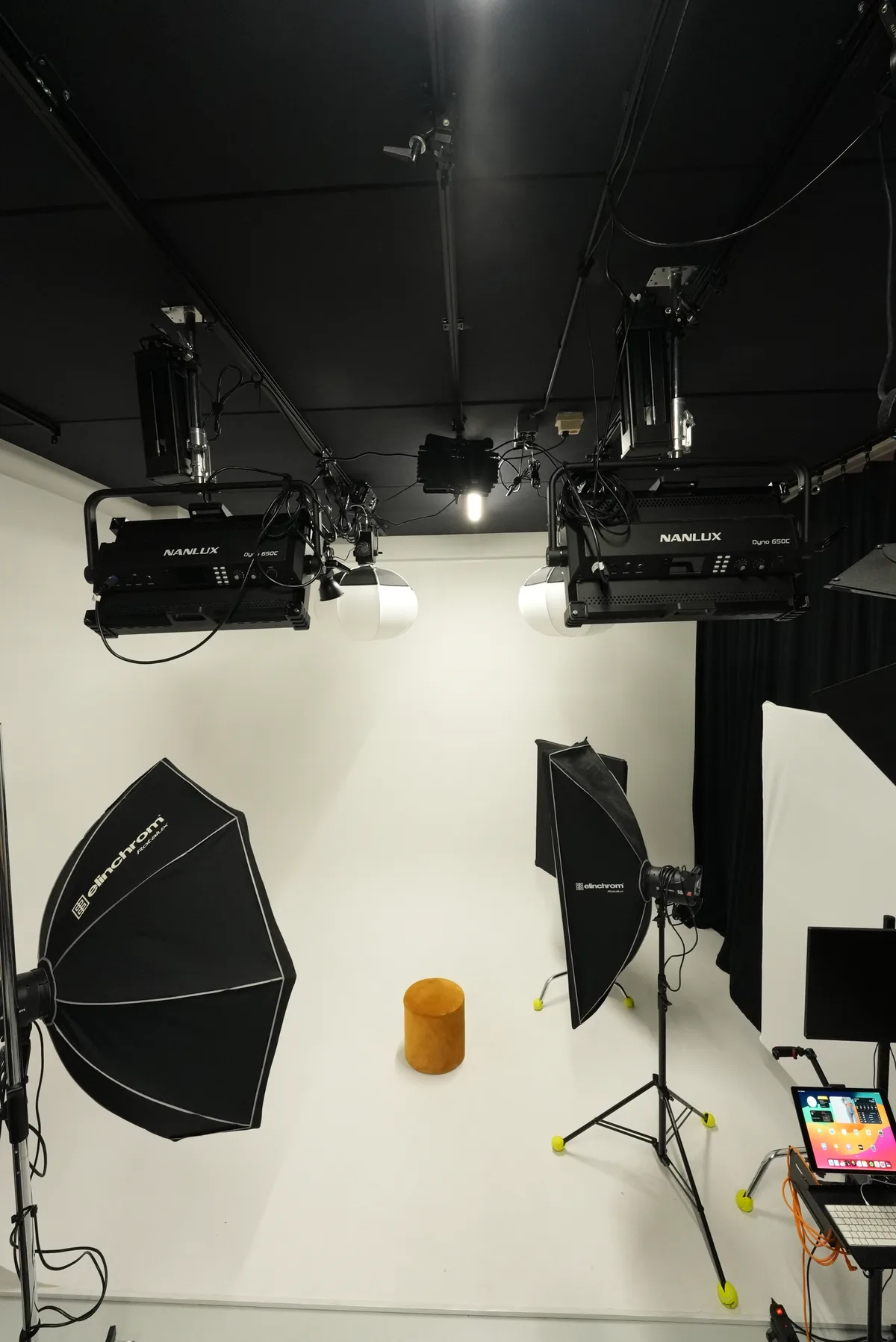 Equipped Photo Studio with Make-Up Room in Almere, 140 sqm, photo shoot, pop-up rental, additional interior view