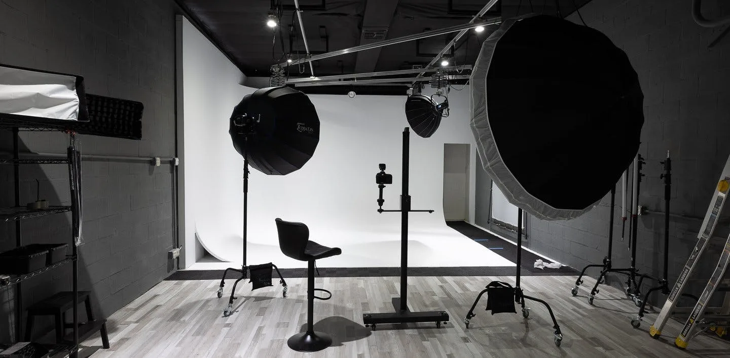 Equipped Photography Studio with Cyclorama Wall in Covina — 2