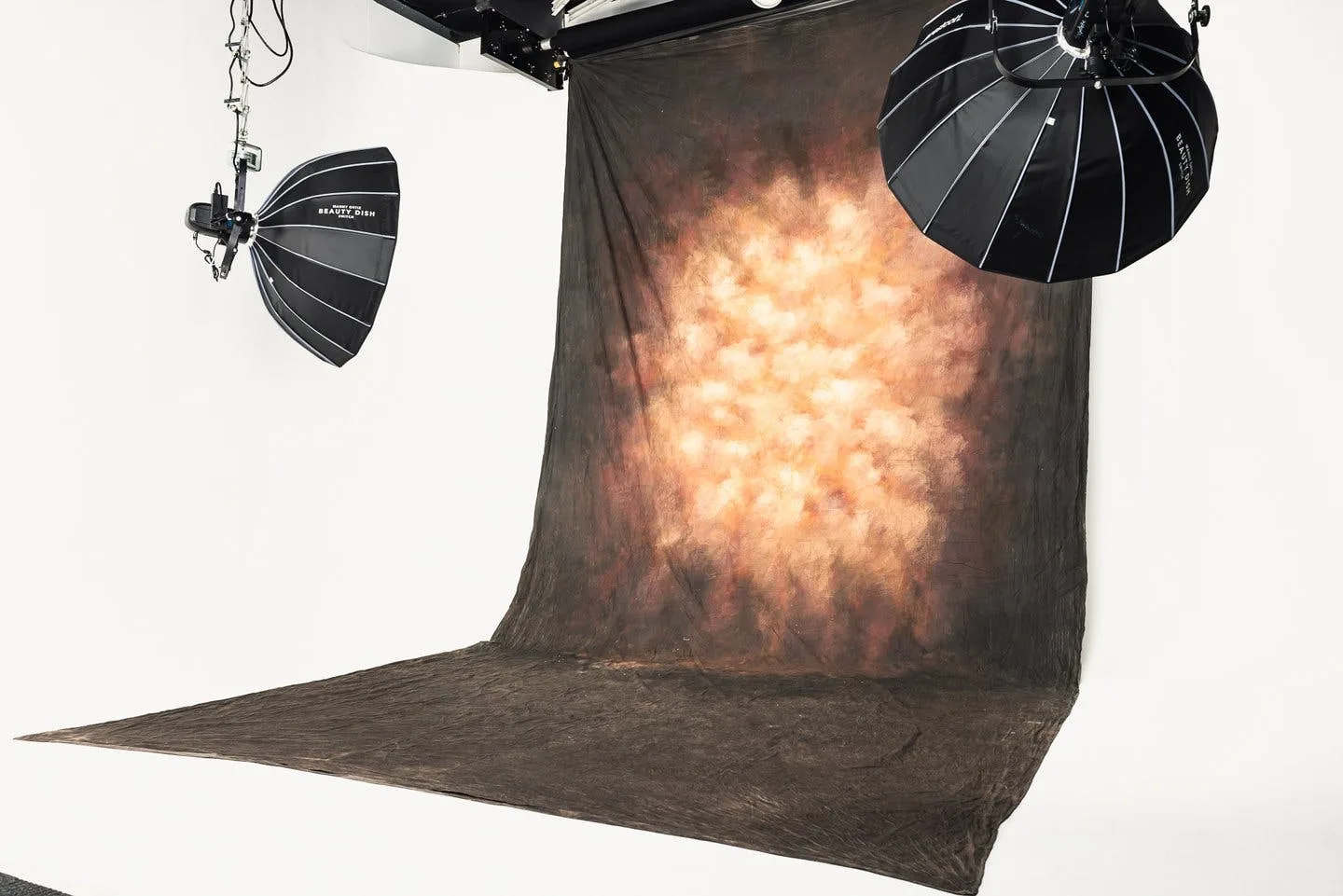 Equipped Photography Studio with Cyclorama Wall in Covina — 3