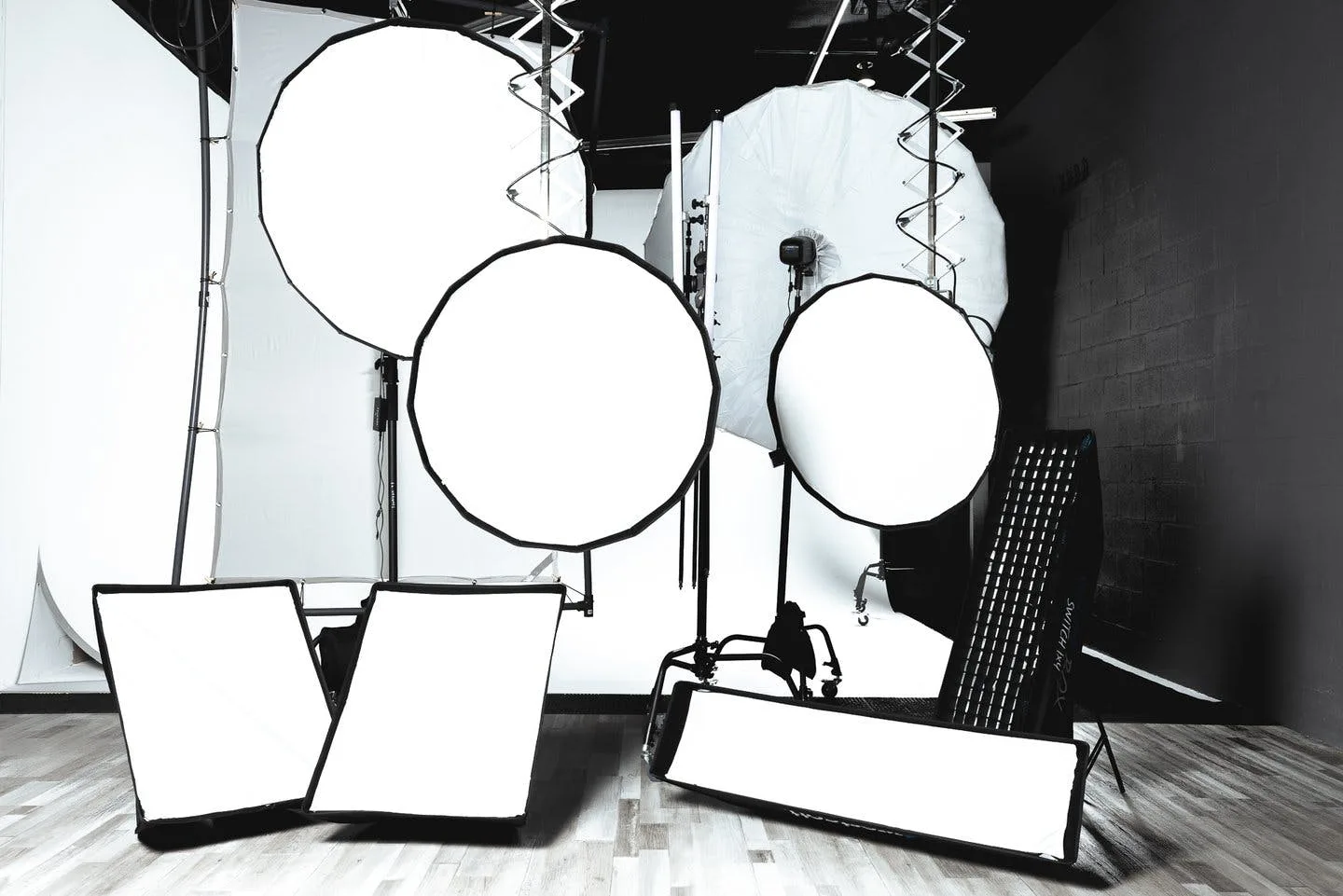 Equipped Photography Studio with Cyclorama Wall in Covina — 4