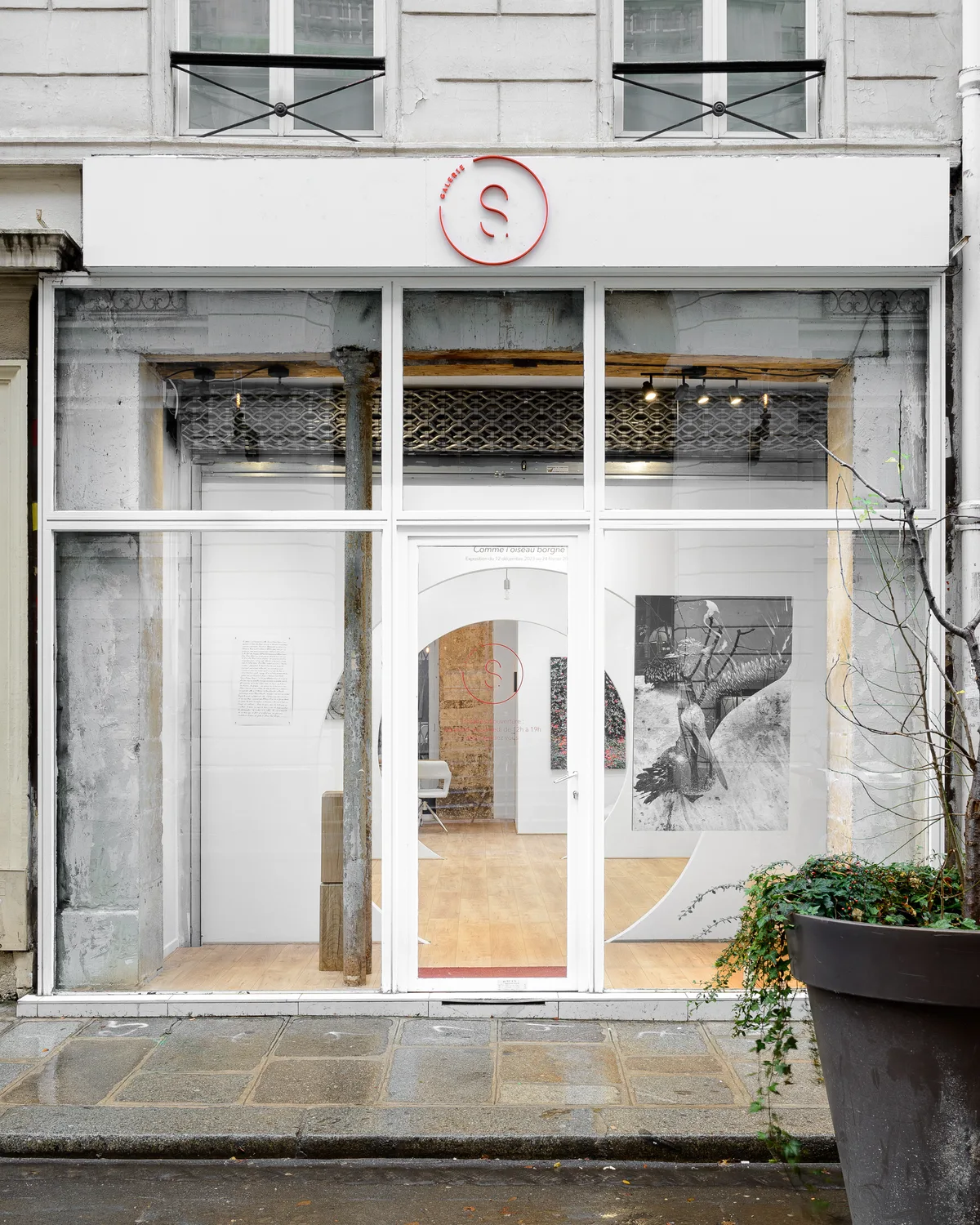 Espace commercial avec vitrine et accès multiples, 45 sqm, showroom presentation, pop-up rental in Paris