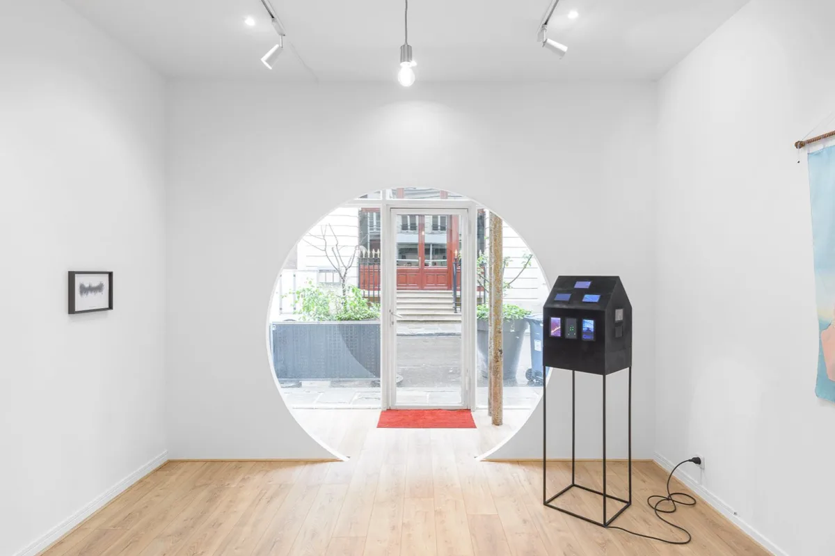 Espace commercial avec vitrine et accès multiples, 45 sqm, showroom presentation, pop-up rental in Paris, third interior view