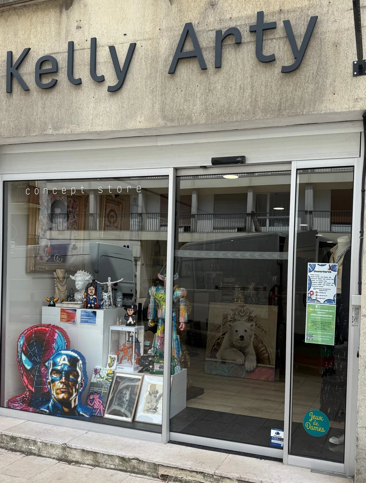 Espace Commercial de 50 m² avec Art Pop et Urban, art exhibition, pop-up rental in Fontainebleau, interior view