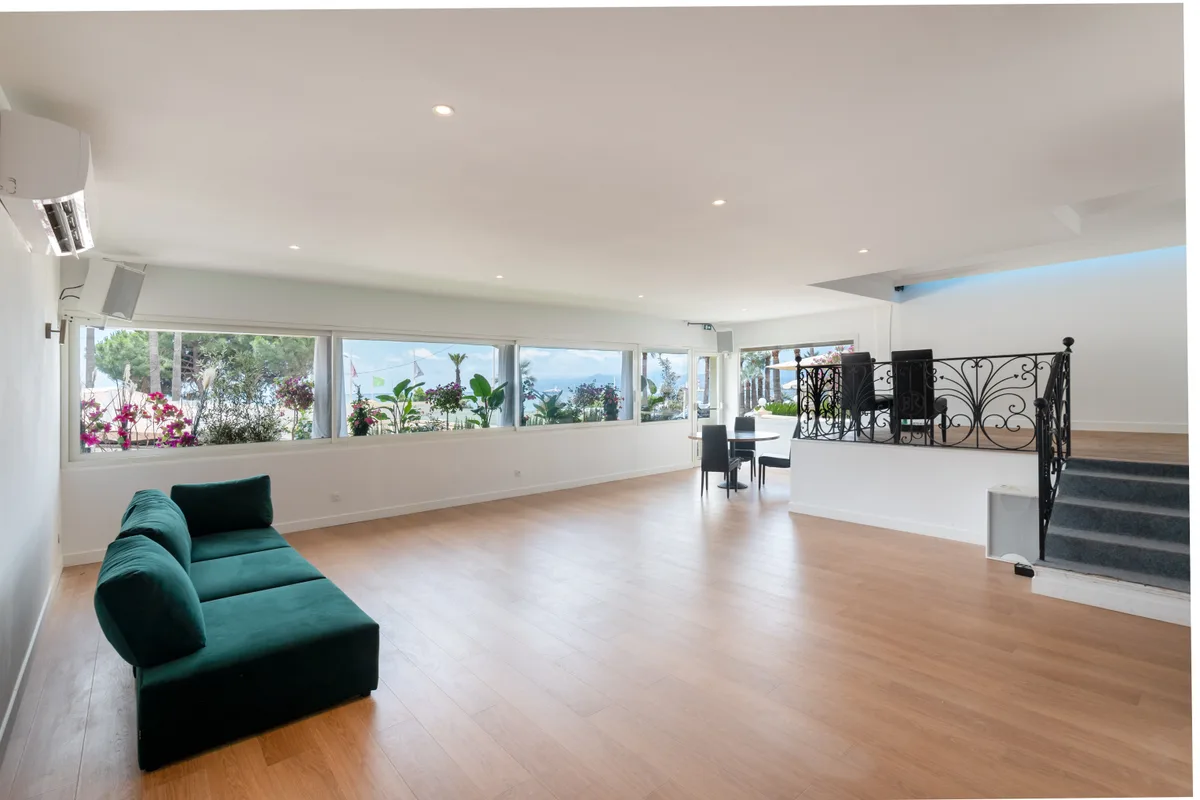 Espace Croisette - Flexible Event Space in Cannes, 434 sqm, retail activation, pop-up rental, second interior view