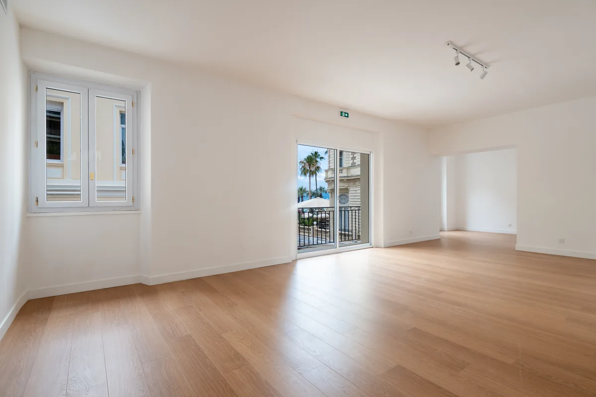 Espace Croisette - Flexible Event Space in Cannes, 434 sqm, retail activation, pop-up rental, third interior view